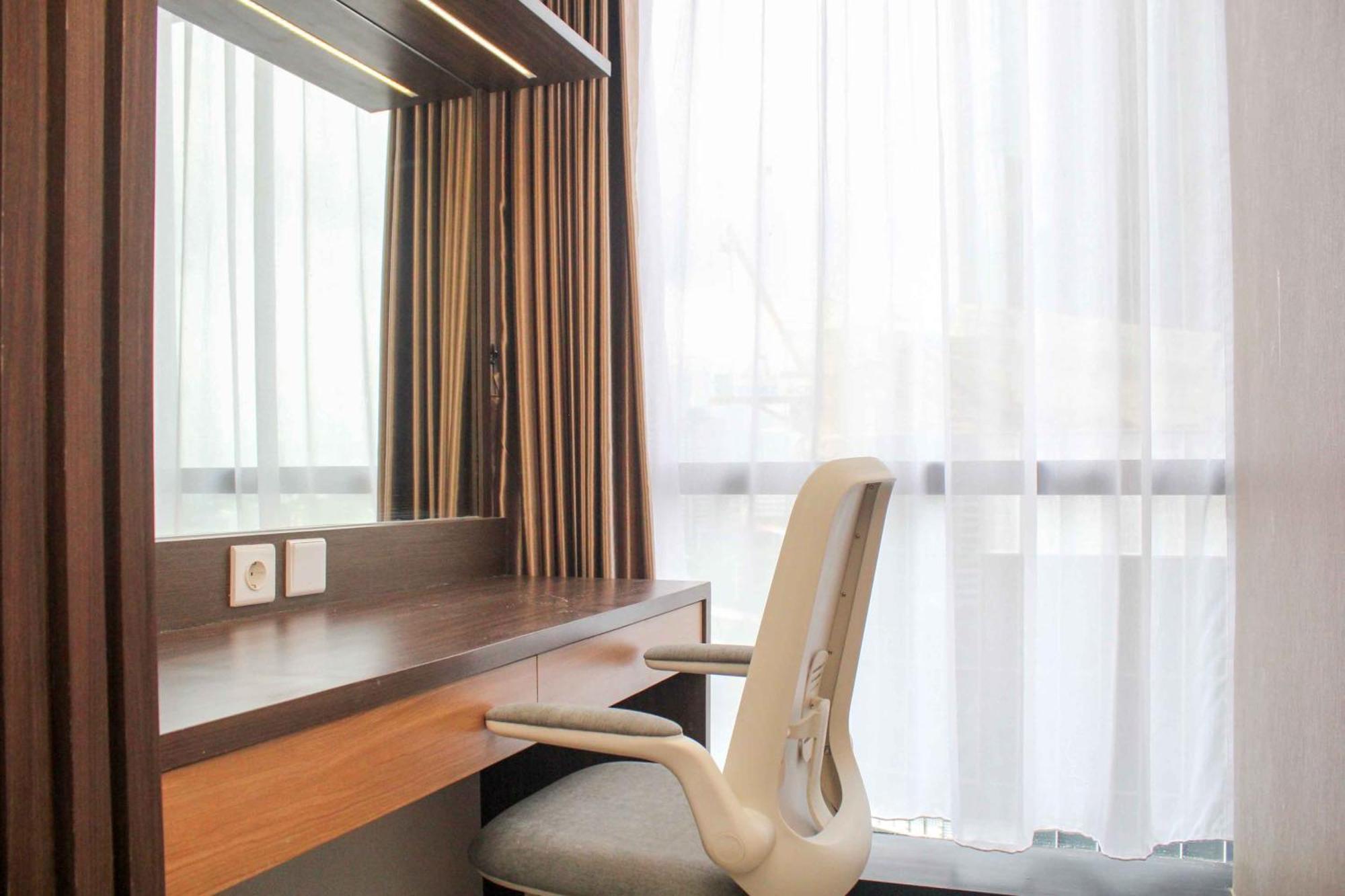Stunning And Comfy 2br + Study At Sudirman By Travelio Apartemen
