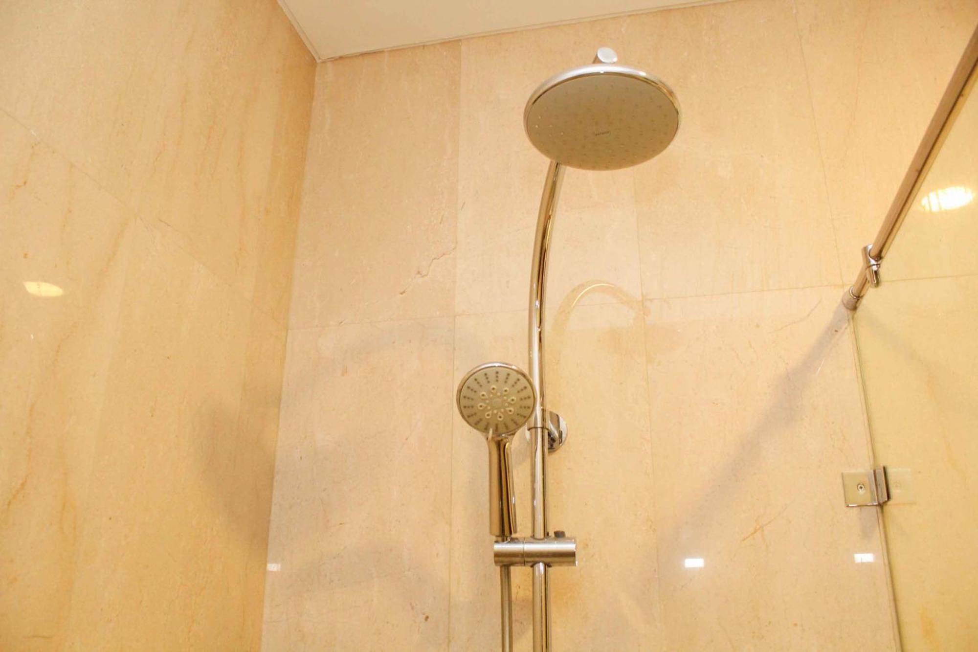 Stunning And Comfy 2br + Study At Sudirman By Travelio Apartemen *